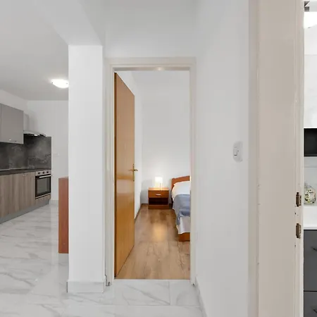 Apartment In With Wifi Murter