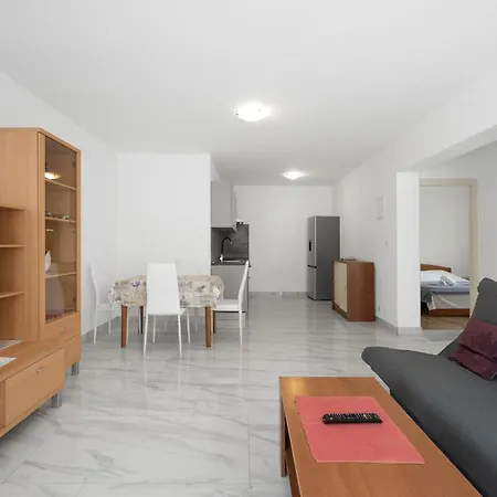 Apartment In With Wifi Murter